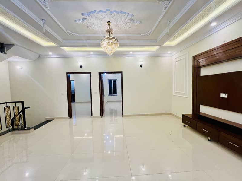 10 Marla Vip House Available For Sale In Canal Garden Near Bahria Town Lahore 5