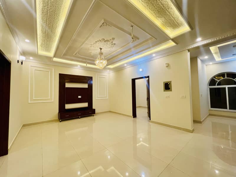 10 Marla Vip House Available For Sale In Canal Garden Near Bahria Town Lahore 6