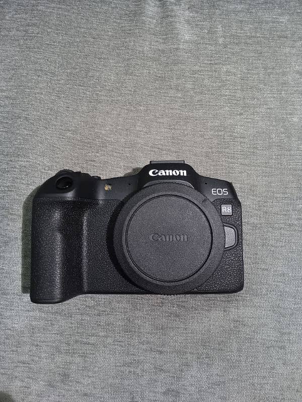 Canon R8 0