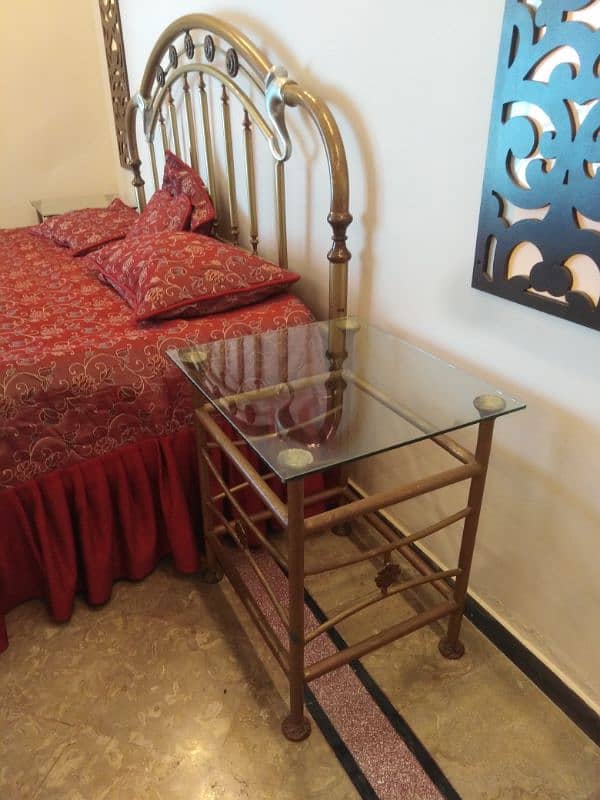 Metal Bed with sidetable and dressing table. 1