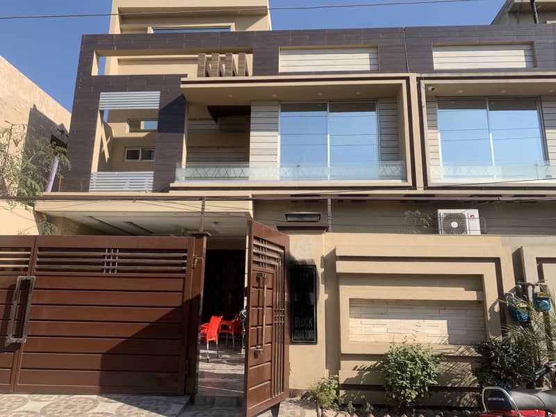 12 marla house for sale in johar town block F  Like Brnd new (original picture) 4 year used  Tile flooring  Double kitchen  Double unit Main apporced  Hot location 0