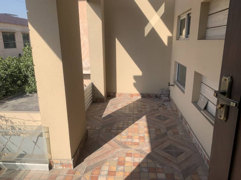 12 marla house for sale in johar town block F  Like Brnd new (original picture) 4 year used  Tile flooring  Double kitchen  Double unit Main apporced  Hot location 13