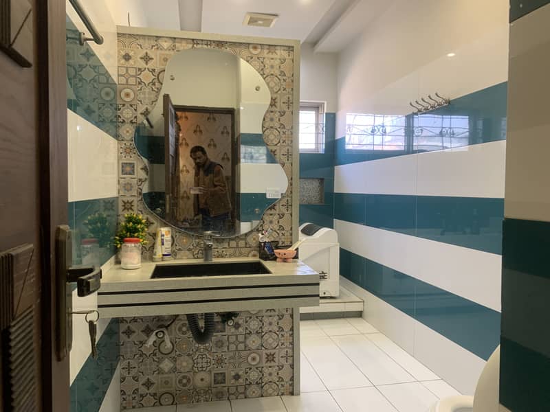 12 marla house for sale in johar town block F  Like Brnd new (original picture) 4 year used  Tile flooring  Double kitchen  Double unit Main apporced  Hot location 16