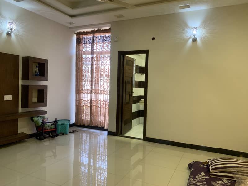 12 marla house for sale in johar town block F  Like Brnd new (original picture) 4 year used  Tile flooring  Double kitchen  Double unit Main apporced  Hot location 17