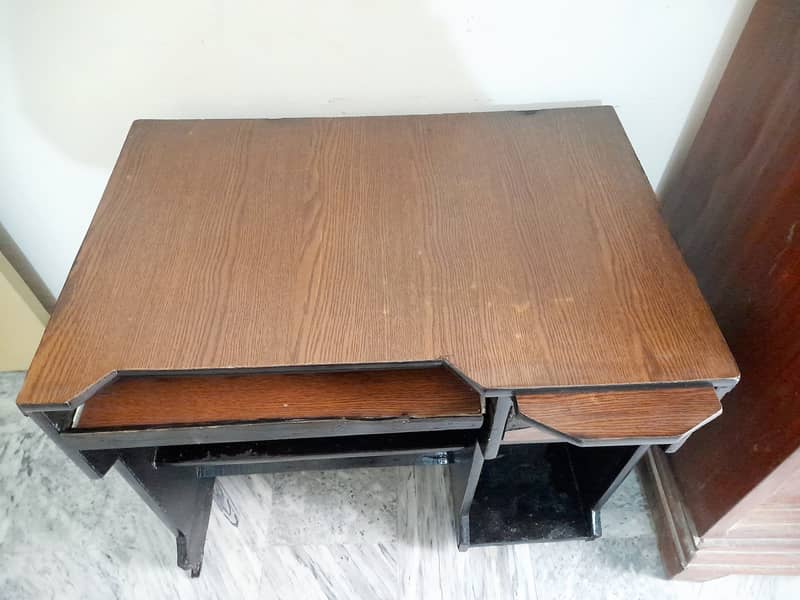 Computer / Study table for sale price is final 1