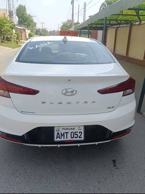 Hyundai Elantra 2022 4