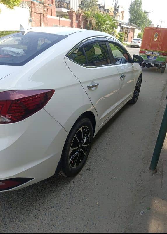 Hyundai Elantra 2022 15