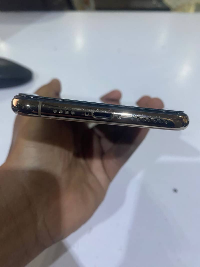 Apple iPhone XS Max 6