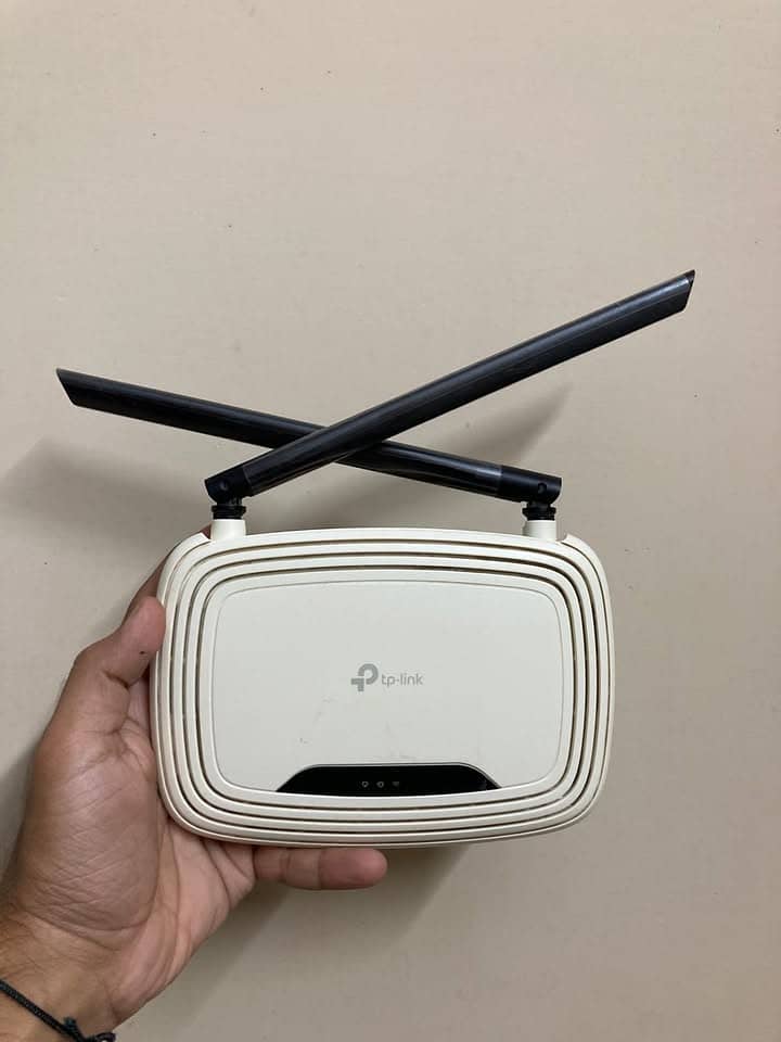 TP Link Router & Oneyo with Charger 0