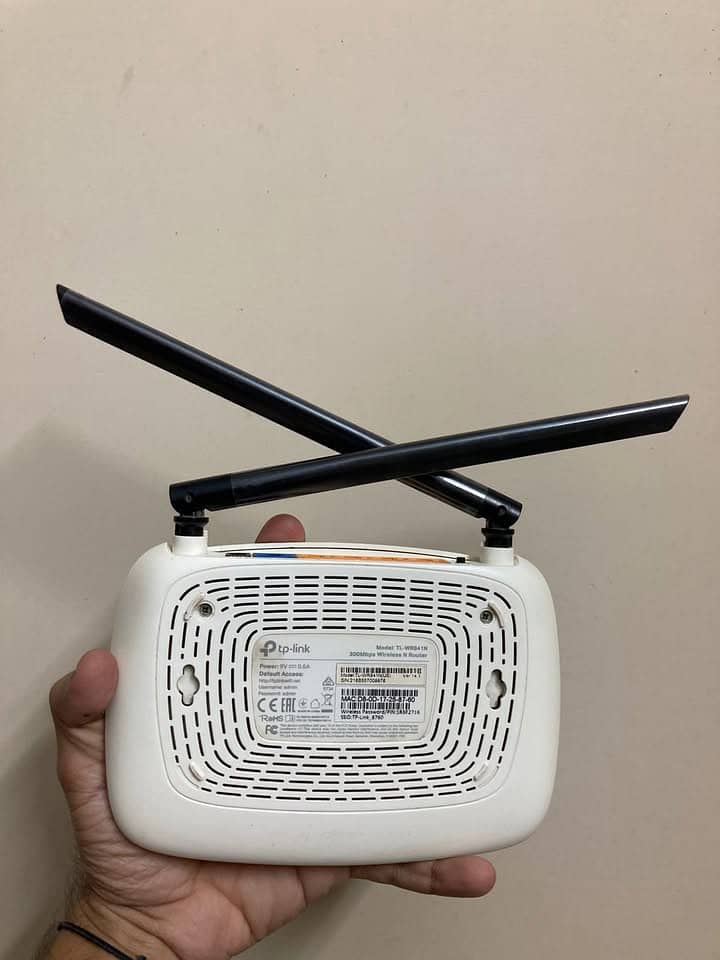 TP Link Router & Oneyo with Charger 1