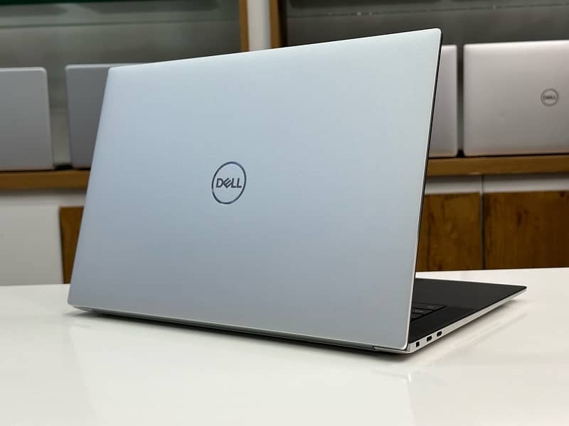 DELL XPS 15 9530 // 13TH GEN // Core-i7 ( 16 GB RAM - 512 GB SSD ) 5