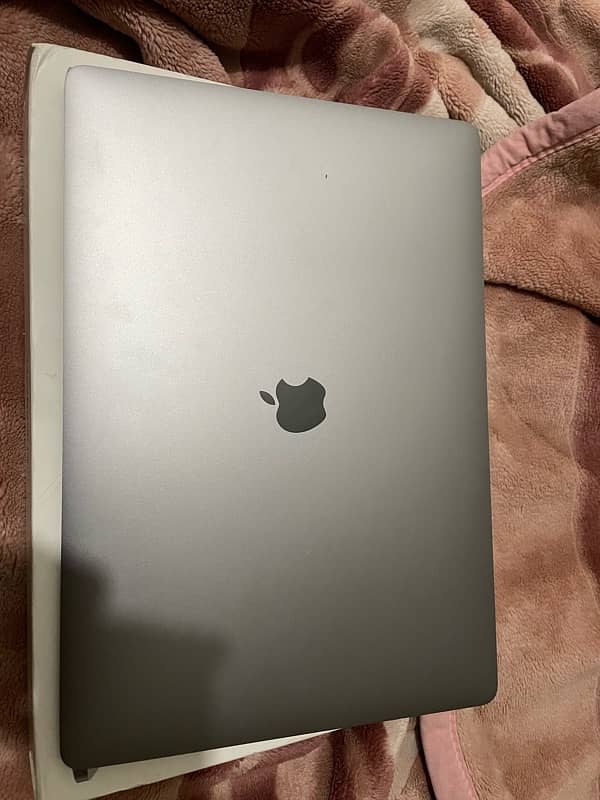 Macbook Pro (16-inch, 2019) space Gray 1