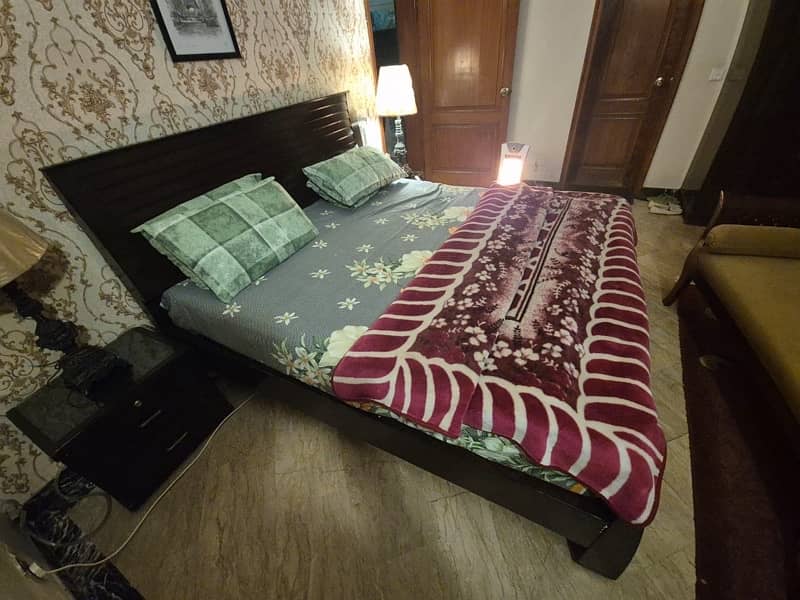 King Size bed with bedside tables 0