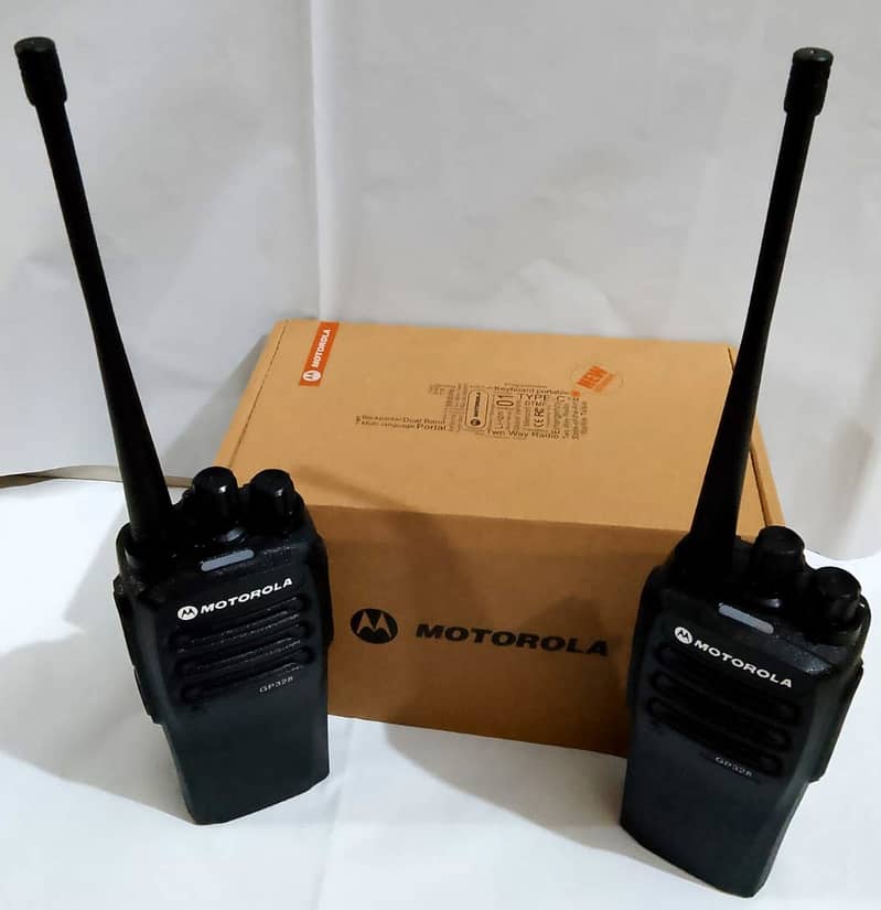 New Wireless Motorola GP328 Motrola MT-828 Moto Slim Walkie Talkie Set 7