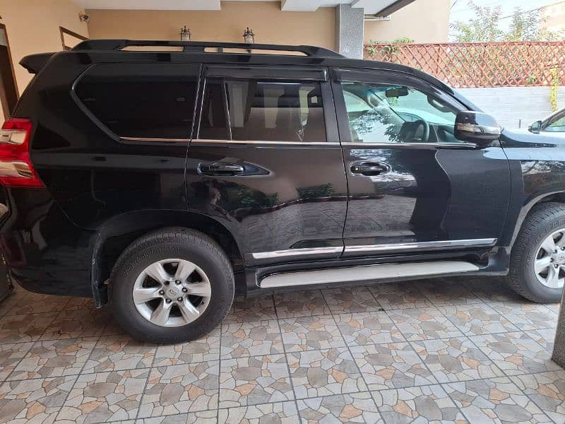 Toyota Land Cruiser 2016 1