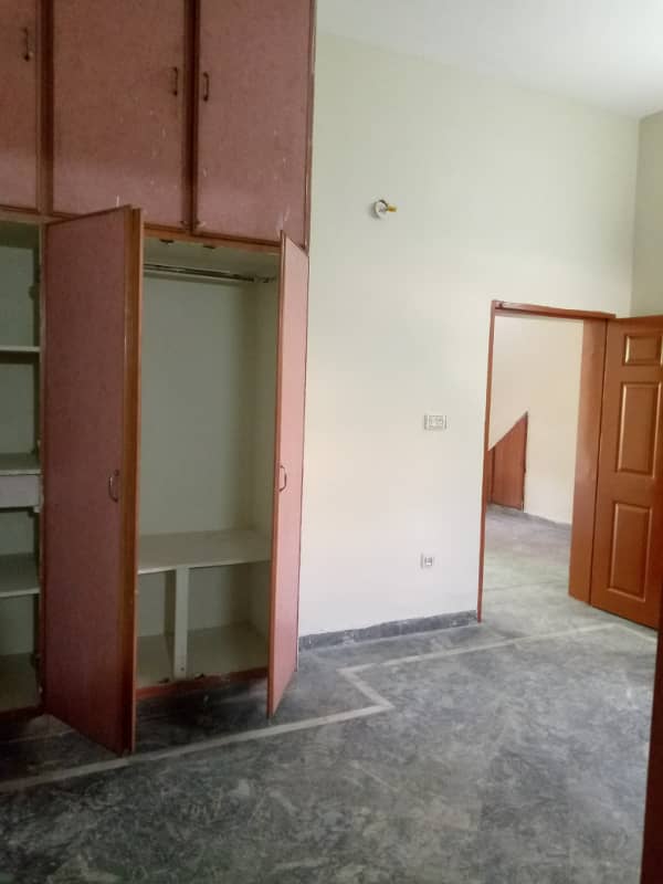 JOHAR TOWN BLOCK J1 5 MARLA LOWER PORTION FOR RENT 3