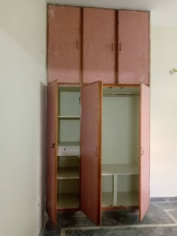 JOHAR TOWN BLOCK J1 5 MARLA LOWER PORTION FOR RENT 4