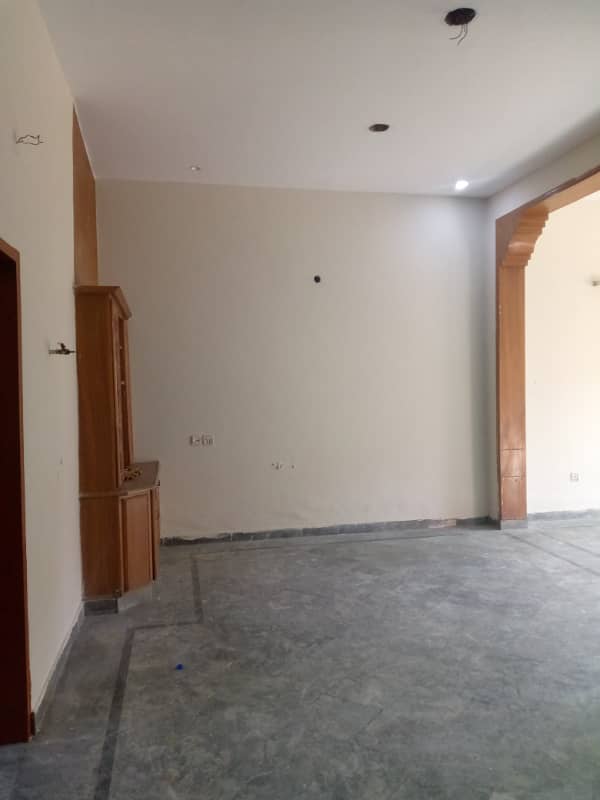 JOHAR TOWN BLOCK J1 5 MARLA LOWER PORTION FOR RENT 11