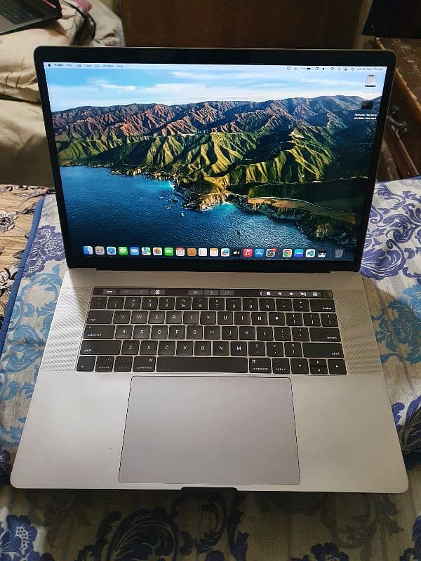 macbook pro 2017 16/1 tb 4 gb graphic card 0