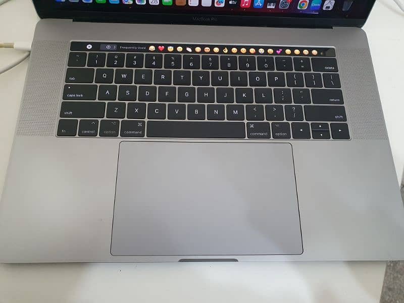 macbook pro 2017 16/1 tb 4 gb graphic card 5