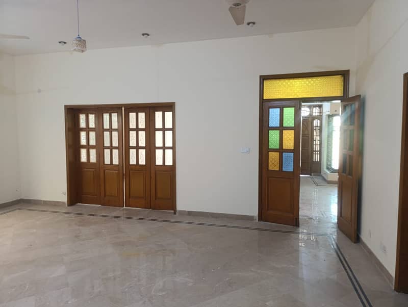 1 KANAL HOUSE AT PRIME LOCATION IN DHA PHASE 4 FOR RENT 5