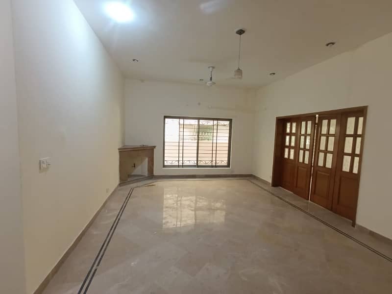 1 KANAL HOUSE AT PRIME LOCATION IN DHA PHASE 4 FOR RENT 8