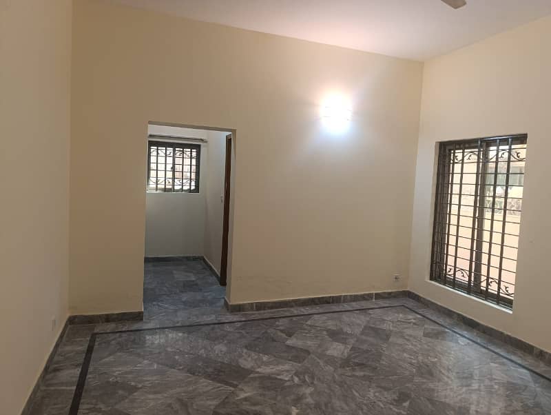 1 KANAL HOUSE AT PRIME LOCATION IN DHA PHASE 4 FOR RENT 9