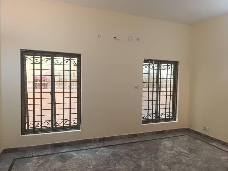 1 KANAL HOUSE AT PRIME LOCATION IN DHA PHASE 4 FOR RENT 11