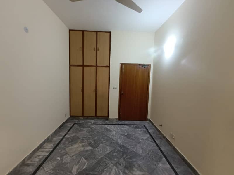 1 KANAL HOUSE AT PRIME LOCATION IN DHA PHASE 4 FOR RENT 12