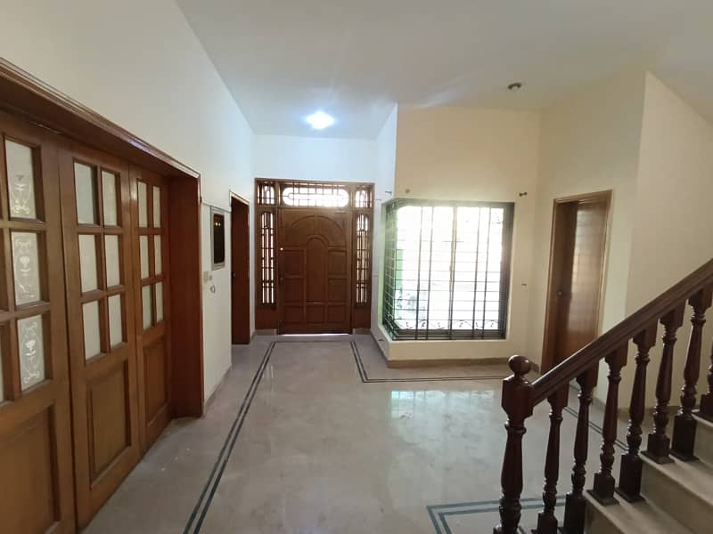 1 KANAL HOUSE AT PRIME LOCATION IN DHA PHASE 4 FOR RENT 13