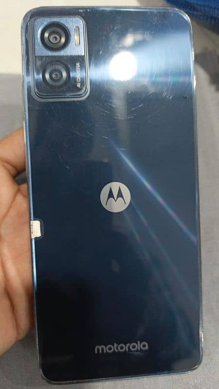 moto e22 all oky 10/10 hen arjunt sell Karna hen peso ki need hen 4