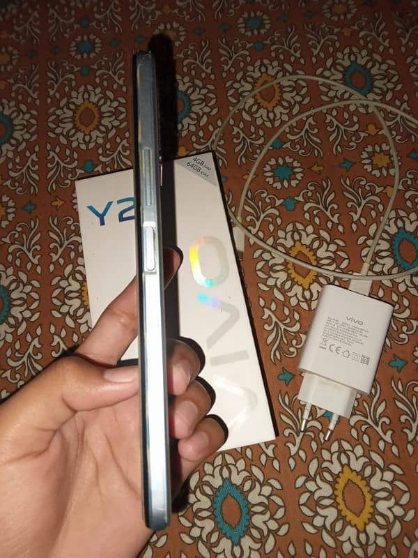 vivo y21 with box original charge 2