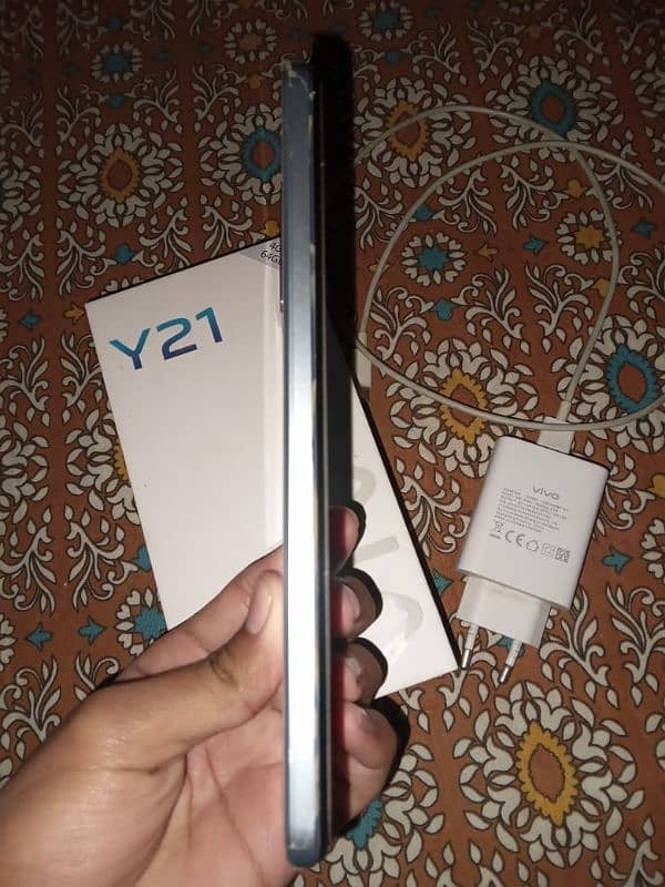 vivo y21 with box original charge 3