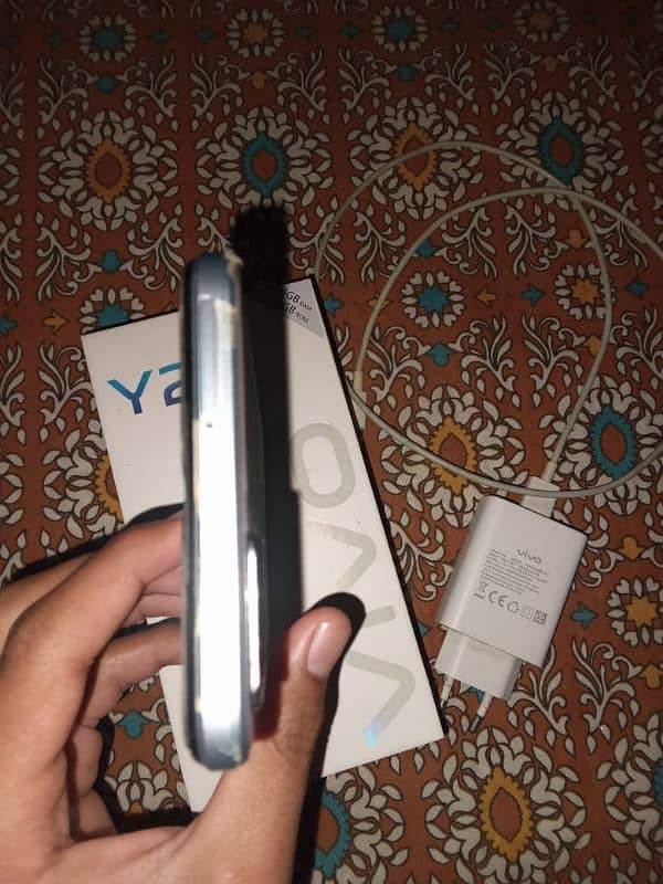 vivo y21 with box original charge 4