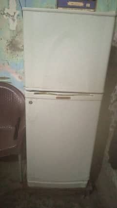 Dawlance fridge medium size neat clean body