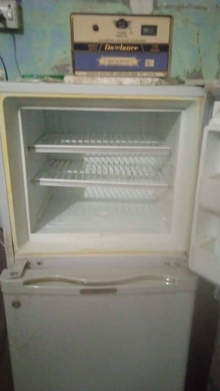 Dawlance fridge medium size neat clean body 1