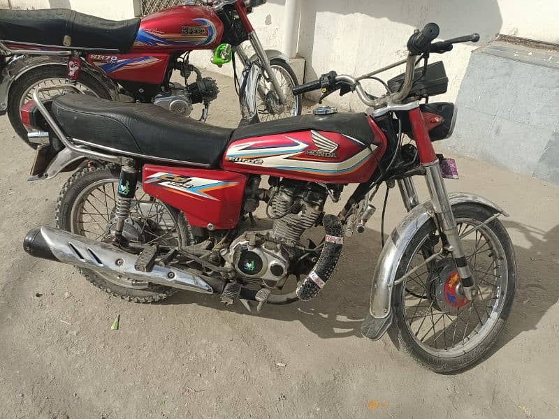 Honda 125 is Up for Sale in Perfect Condition 0