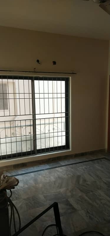 Wapda Town j3 Block 10 Marla Upper Portion Available For Rent 2