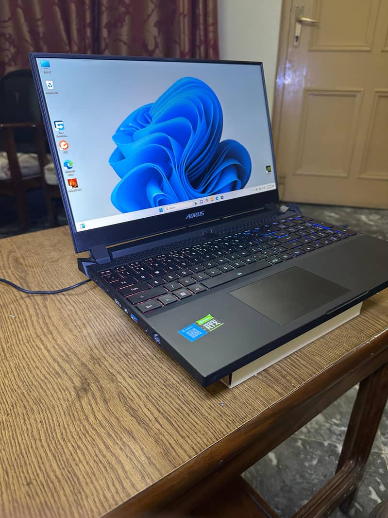 core i7 12th gen Aorus Gaming laptop nvidia RTX 3070 9