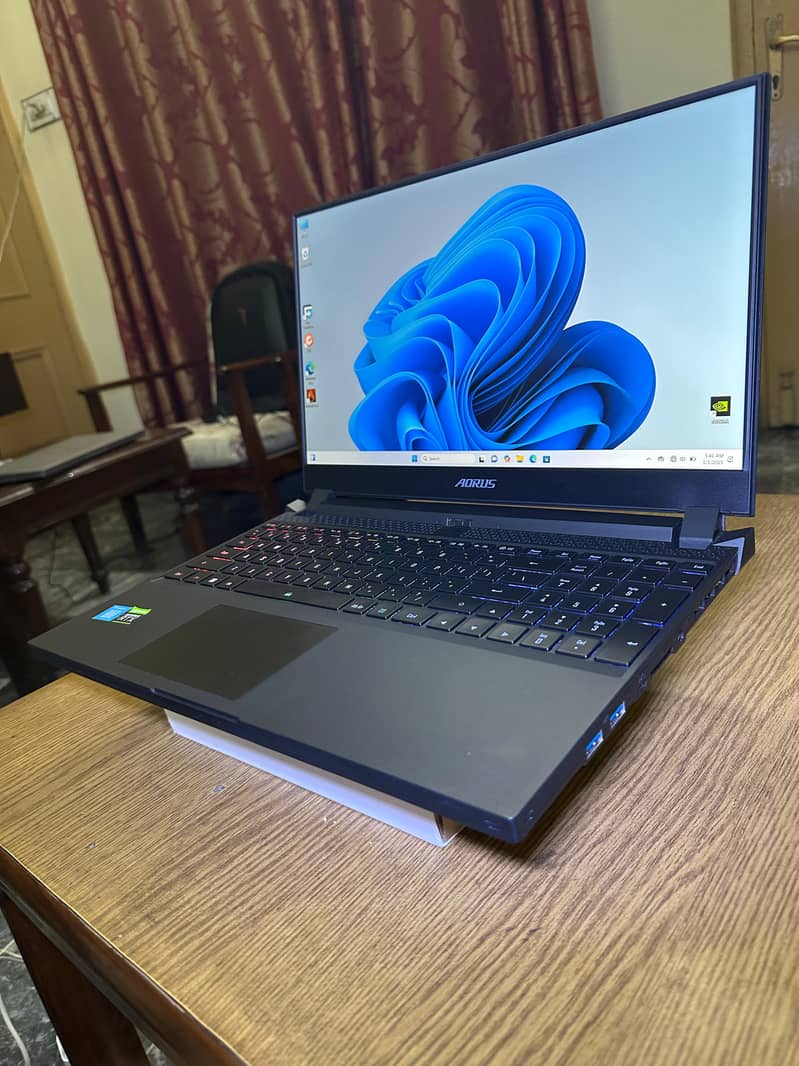 core i7 12th gen Aorus Gaming laptop nvidia RTX 3070 10