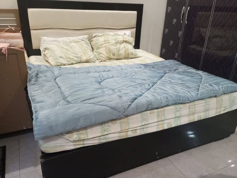 Elegant and Modern style King Bed set 1