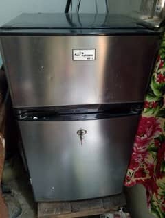 Mini Fridge - Mini Refrigerator & Freezer 10/8 Condition