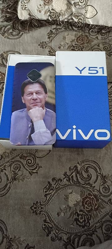 vivo y51 4/128 with box and original accessories 0