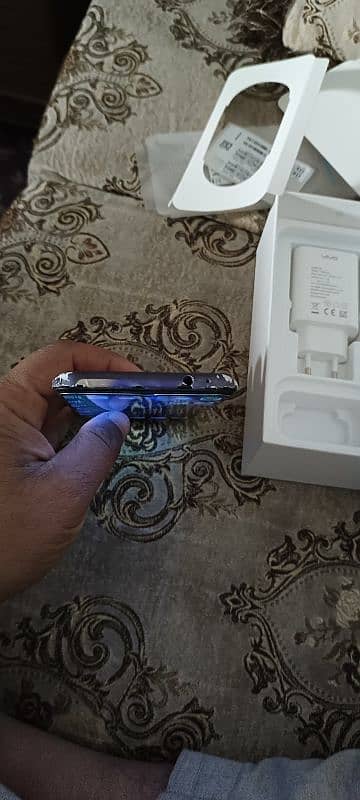 vivo y51 4/128 with box and original accessories 5