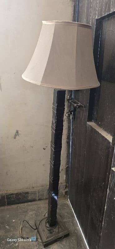 Wooden Lamp for sale good Condition 0