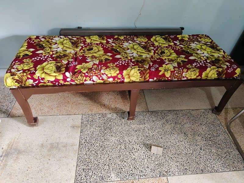 sofa available 0