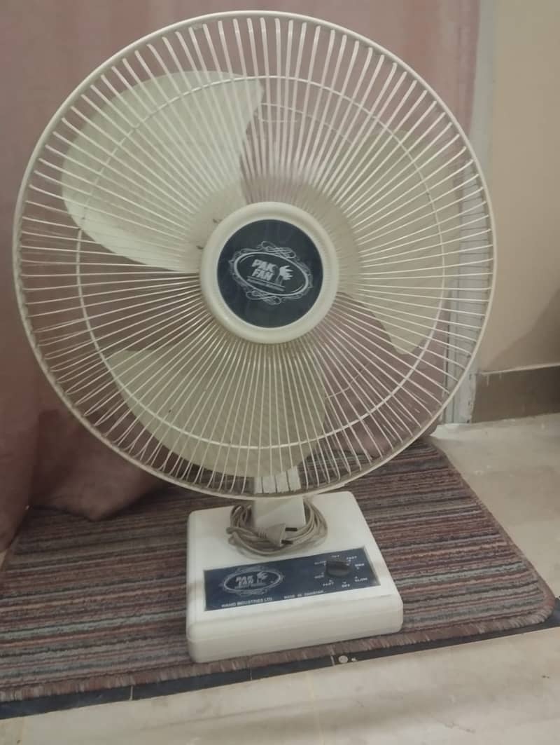 Pak Fan Table Fan almost New 0