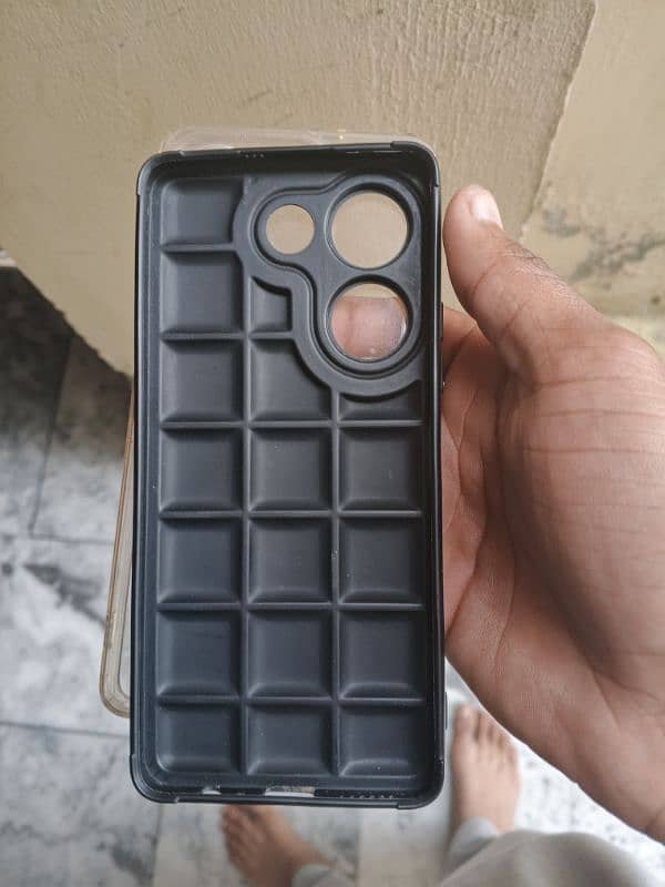 Tecno camon 20 back cover one is brand new cover one is slightly use 2