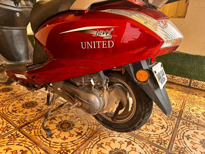 Scooty United 100 4