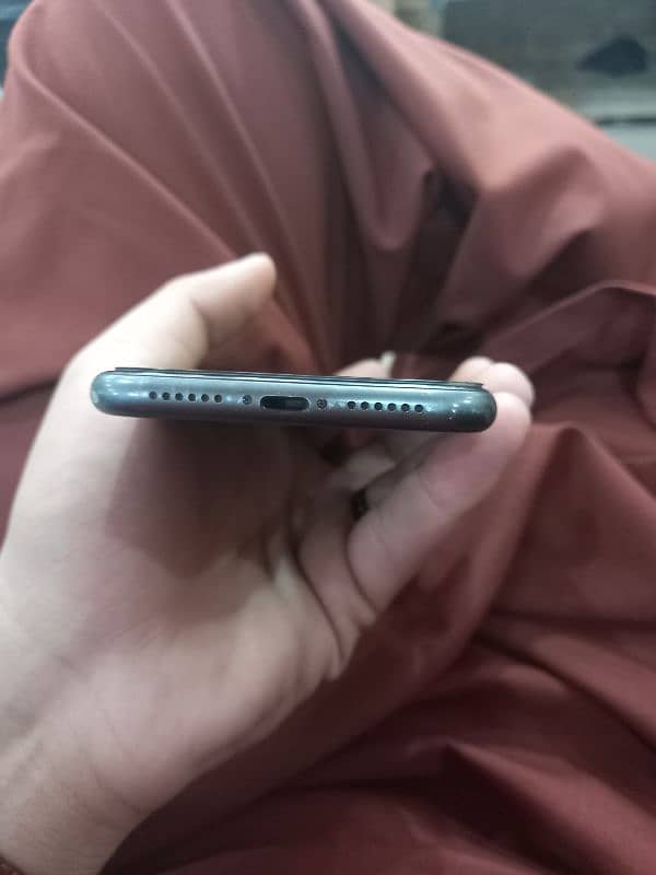 iPhone 11 non pta water approved 5